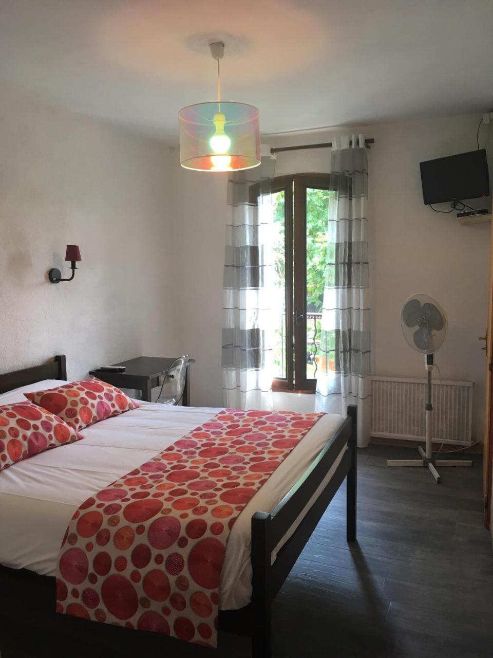 Auberge De Rustreou Rustrel Zewnętrze zdjęcie